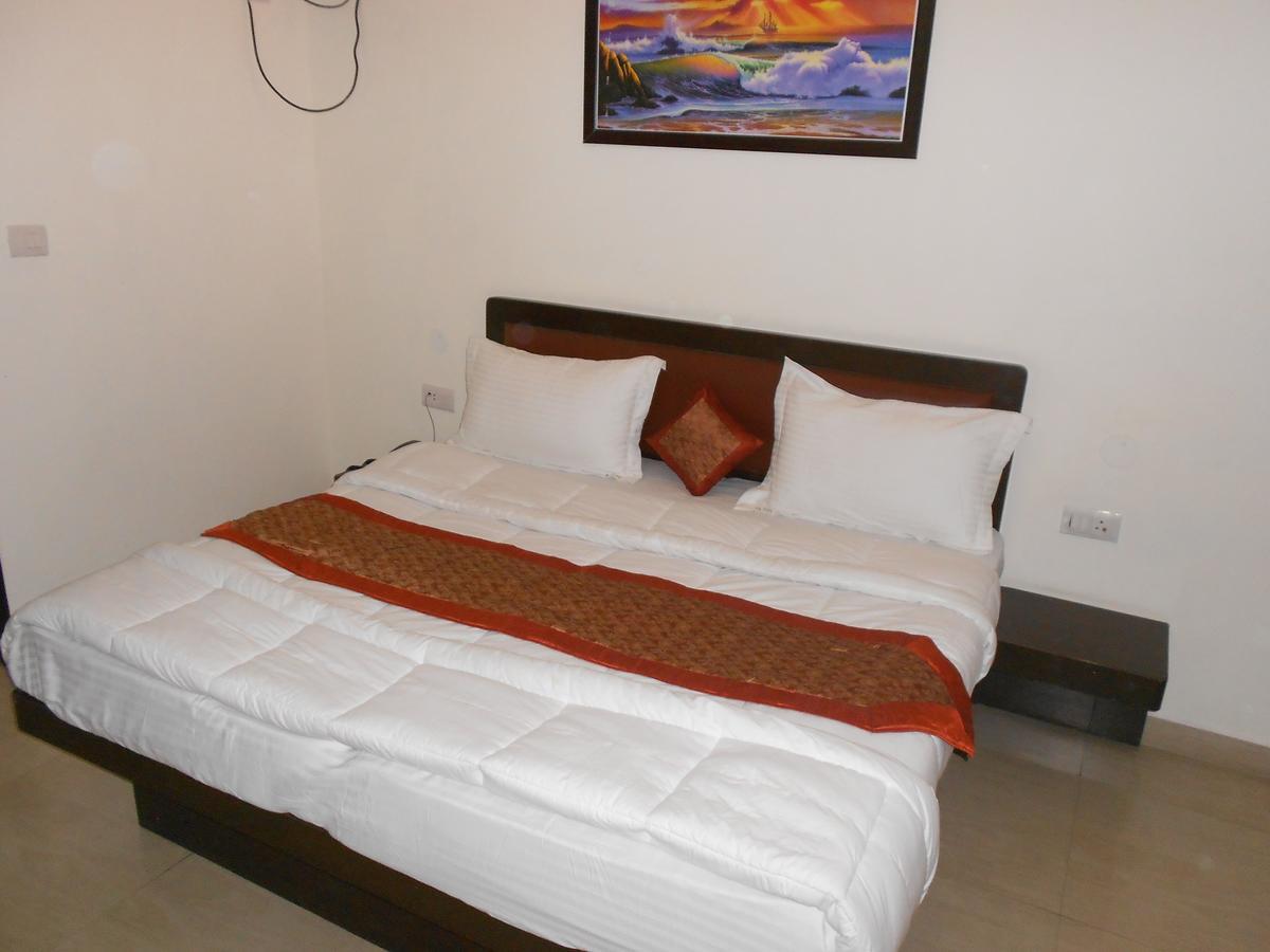 Hotel Lavanya Haridvár Kültér fotó